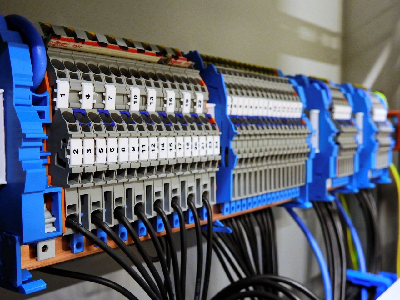 switchgear-2069759_1280